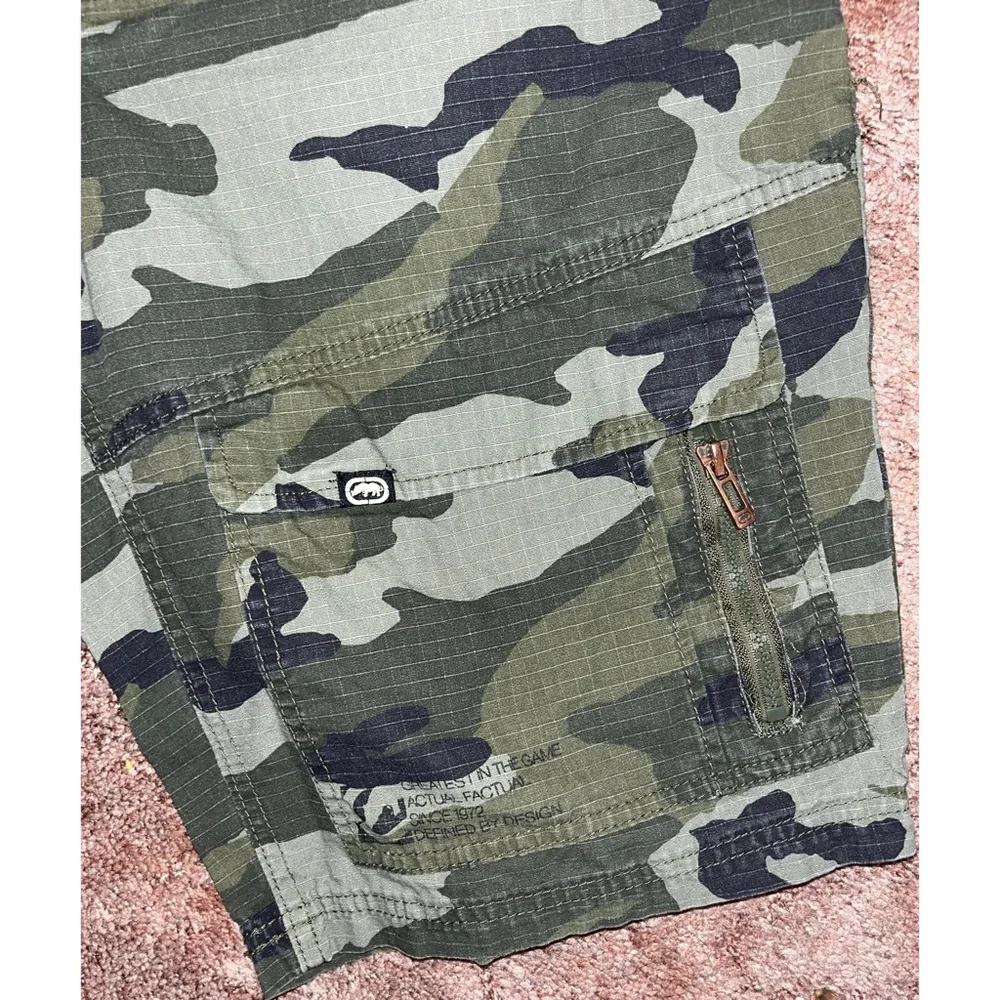 Mens Ecko Unlimited Camouflage Cargo Shorts Size Large